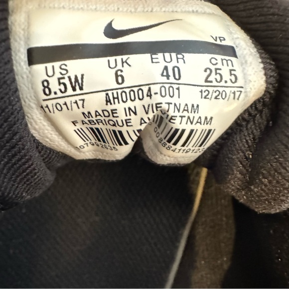 Women’s Nike, volleyball sneakers, sz 8.5 - Picture 5 of 5